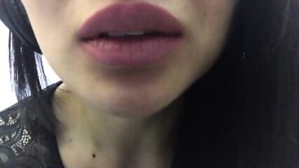 JUICY FRUIT GUM Chewing and Popping Sound (CLOSE UP)