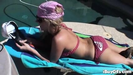 Blonde gets her tits out under the sun