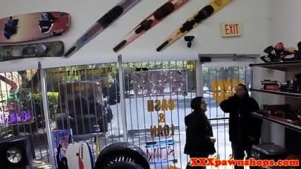 Amateur spex teen pussydrilled by pawnbroker