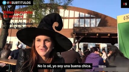 Joven bruja caliente coge por dinero