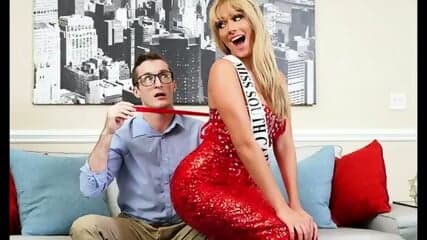 Lucky nerd in glasses fucks kinky small tits MILF