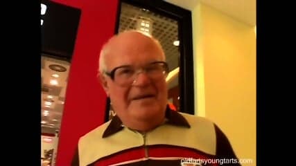 Eliska - Stalking Chicks Shopping