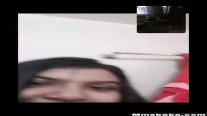 DesHI LiveGirls Sexy Desi girl Shows Boobs On vC