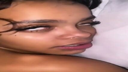 Novinha mamou e tomou no cuzinho