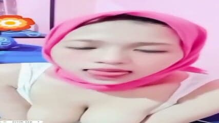 Sherly mode hijab omek