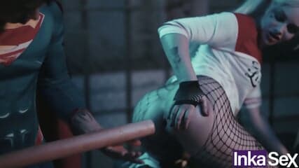 Superman introduce el bate de Harley Quinn por el ano p