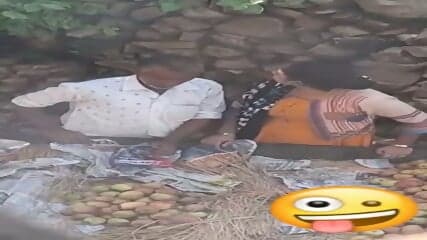 Viral): ð±ð¤Gurgaon Aunty Secretly Recorded While Giving Handjob To Banana Vendor