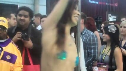 Sexy Asian Pole Dance