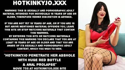Hotkinkyjo penetrate her asshole with huge red bottle & anal prolapse
