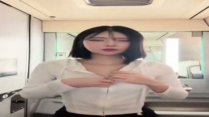 ì¤ê³µì£¼ ê¸°ì°¨ ì íì¥ì¤ chinese gir in train