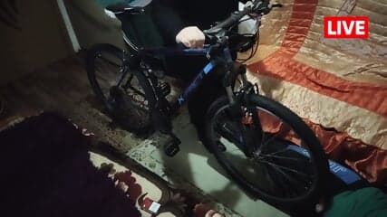 I'm a sexy girl and I mercilessly dominated this boy, then gave him an erotic bicycle massage.I loved massaging a man with a bicycle so much until his sperm was completely ejaculated.and I enjoyed ejaculating this boy's sperm so much with this bicycle, it