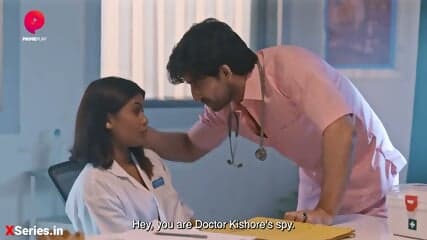 Compounder EmpujÃ³ Su Pene Dentro Del Pene Del Doctor, El Doctor Sexy MojÃ³ Su Ropa Interior Amarilla, DisfrutÃ³ Del Doctor Sexy, Serie Web Ullu Aakhri Ichcha E2