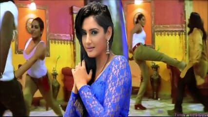 Indian Lady Cop BALLBUSTING Ragini Dwivedi kick in the nus & nut punch at 1.20