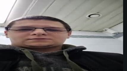 Ein Ã¤lterer Mann masturbiert vor einer Kamera mit einem 8-jÃ¤hrigen Kind, einem MinderjÃ¤hrigen. Hier ist seine WhatsApp-Nummer: +43 6648437826