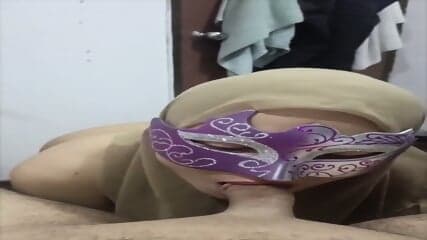 Tante hijab keenakan main sama berondong