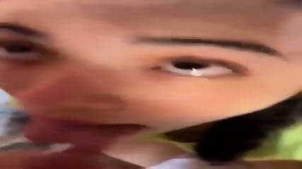 Amadoras no boquete e tomando porra