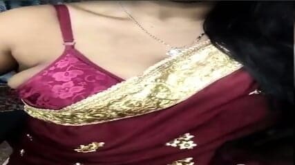 Hotty_Kavita sex video showing boobs and ass