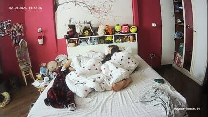 special candid sleeping perfect bare feet closeup scenes Bedroom camera at Gella Winston Wolfe reallifecam apartment at V 10 h 49 min to 15 h 25 min editat