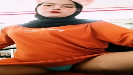 Hijabers Cantik Live Ngangkang Pamer Apem Tembem