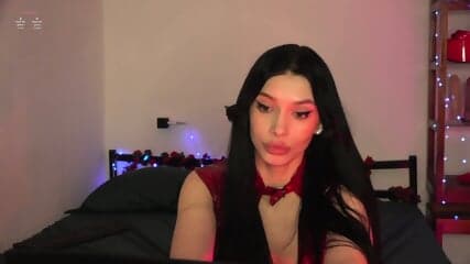 Latina Girl Showing Her Body