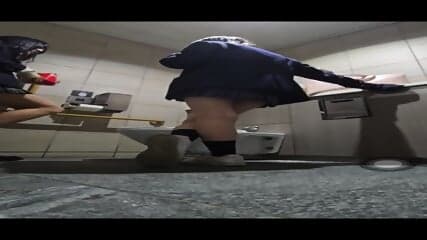 Hai Äá»©a báº¡n thÃ¢n cÃ¹ng Äi tolet chung