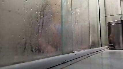 Vanessa Drumon no Box Praia Dia Fechado Desodorante Branco