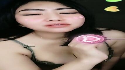 Mbak Ratu Kuman Pantat Besar Ngangkang Becek foreplay