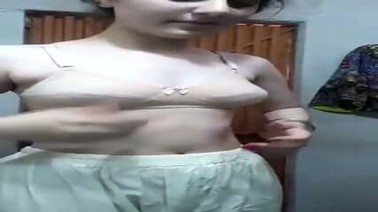 My insta friend payal specially send me her nude video so I can fuck her pussy