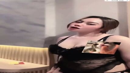 Konten Eksklusif Tiktokers Jelita Geal-geol Pantat