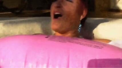 Deutscher Amateur-Paar vergnÃ¼gt sich am Pool auf Mallorca