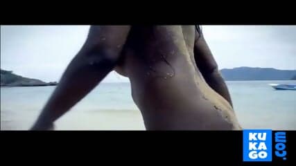 Public Flashing Of Big Natural Tits In The Moment Of Escape