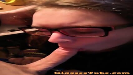 Quick blowjob in the kitchen