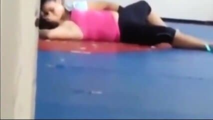 deux coquines surprise au gymnase