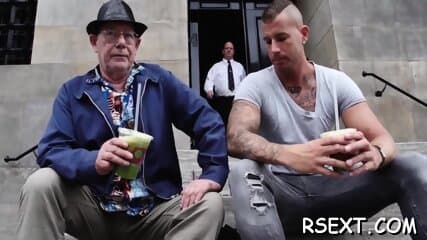 Blonde Ivy's love tunnel rules the world