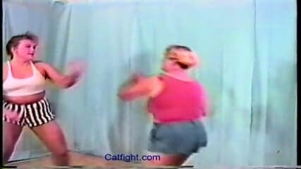 | Real bare knuckle female fighting big girls punch to the head and face, hair pulling, kicks, face rakes