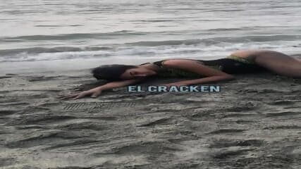 en la playa misteriosa