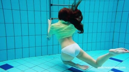 How hot Nina Mohnatka is underwater with her juicy body